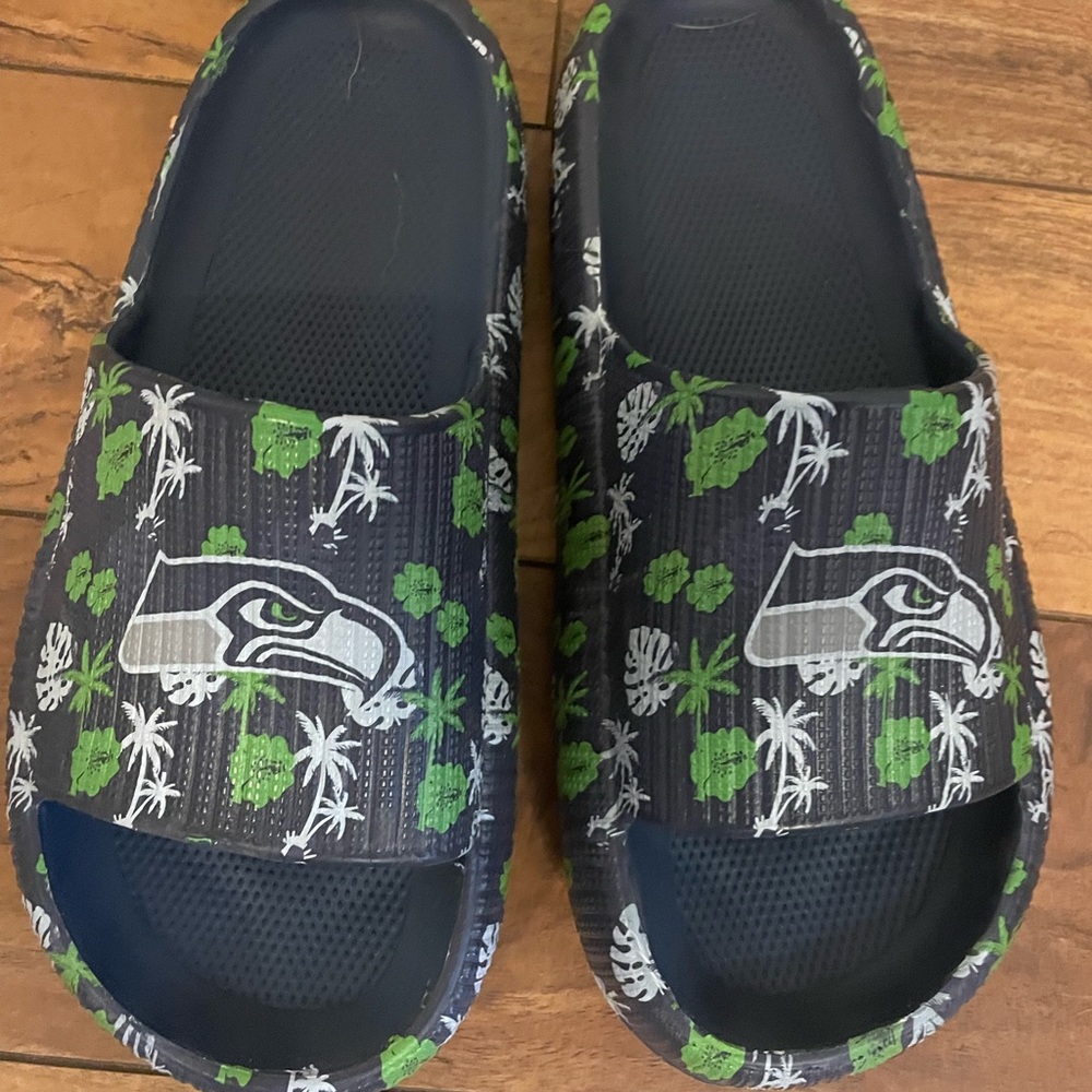 Seattle Seahawks slides. Size M 7-8.
